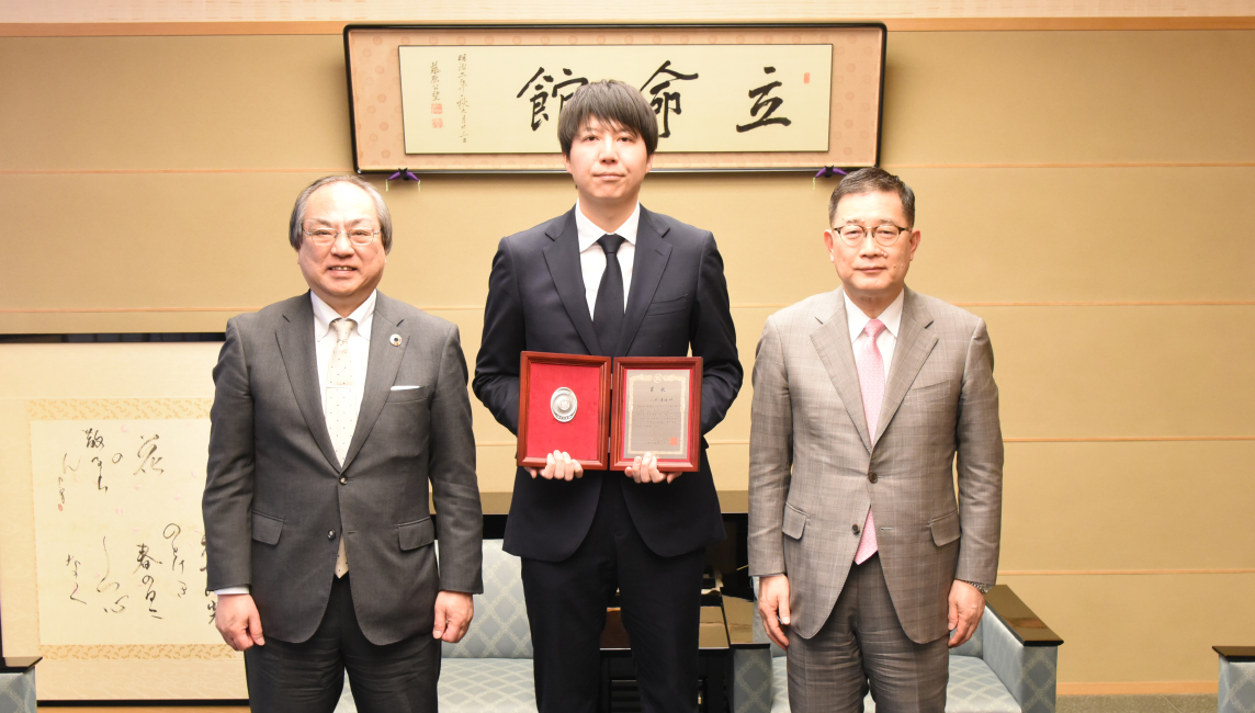 先端総合学術研究科 八木達祐さんが「日本学術振興会育志賞」の受賞を報告