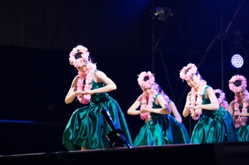 唯一の屋内ステージ、ジムステージで踊ったHawaian Circle meahula