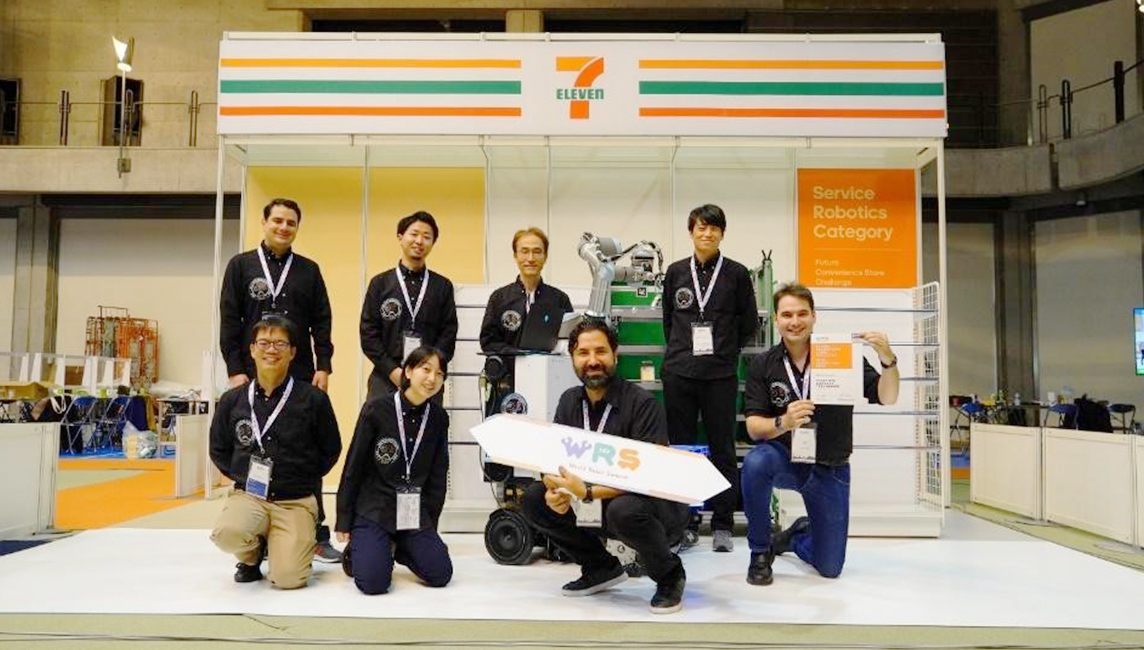 総合科学技術研究機構の教員3名が参加するロボット競技チーム「NAIST-RITS-Panasonic」がWRSのFCSC競技会にて優勝