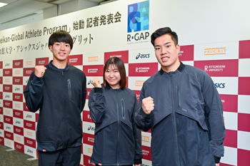 選抜された学生たち（左から、川元莉々輝さん、松尾季奈さん、岩田駿亮さん）